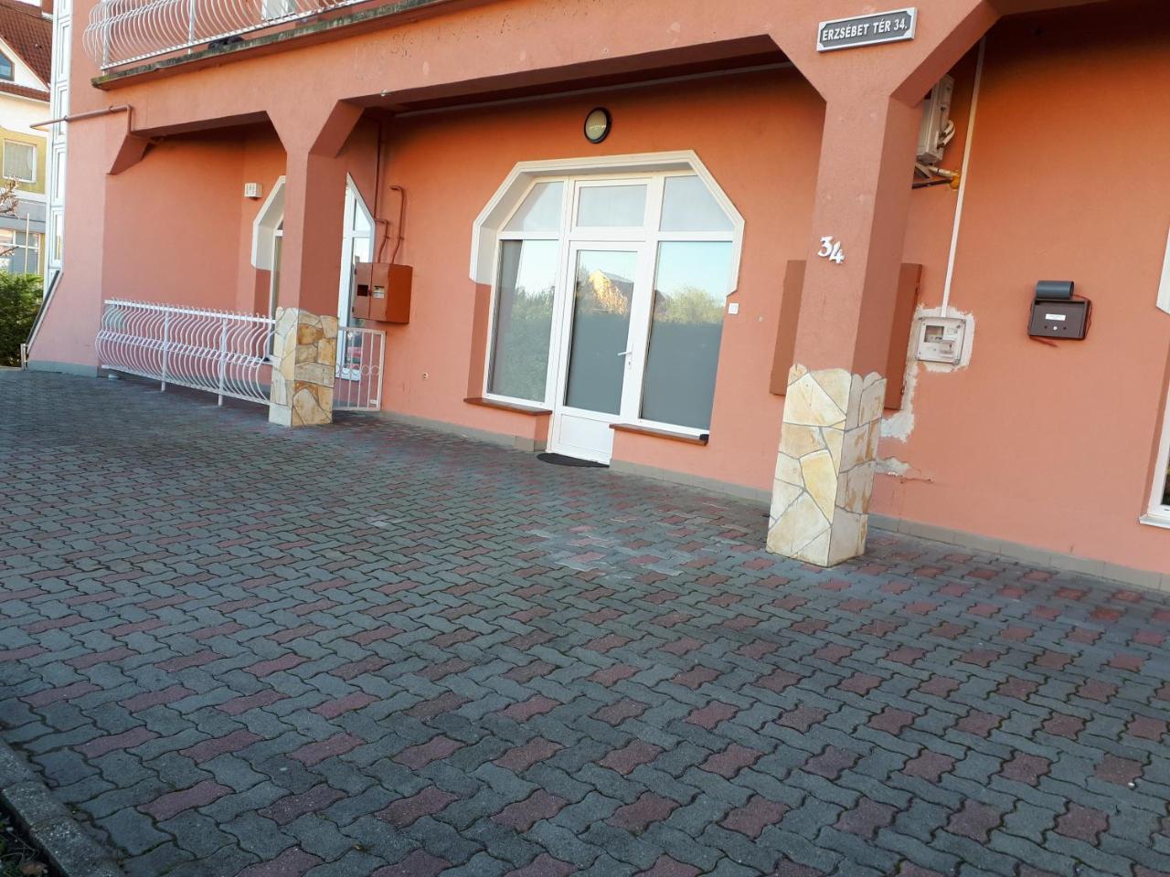 Kertvarosi Apartman II Tiszaujvaros Exterior photo